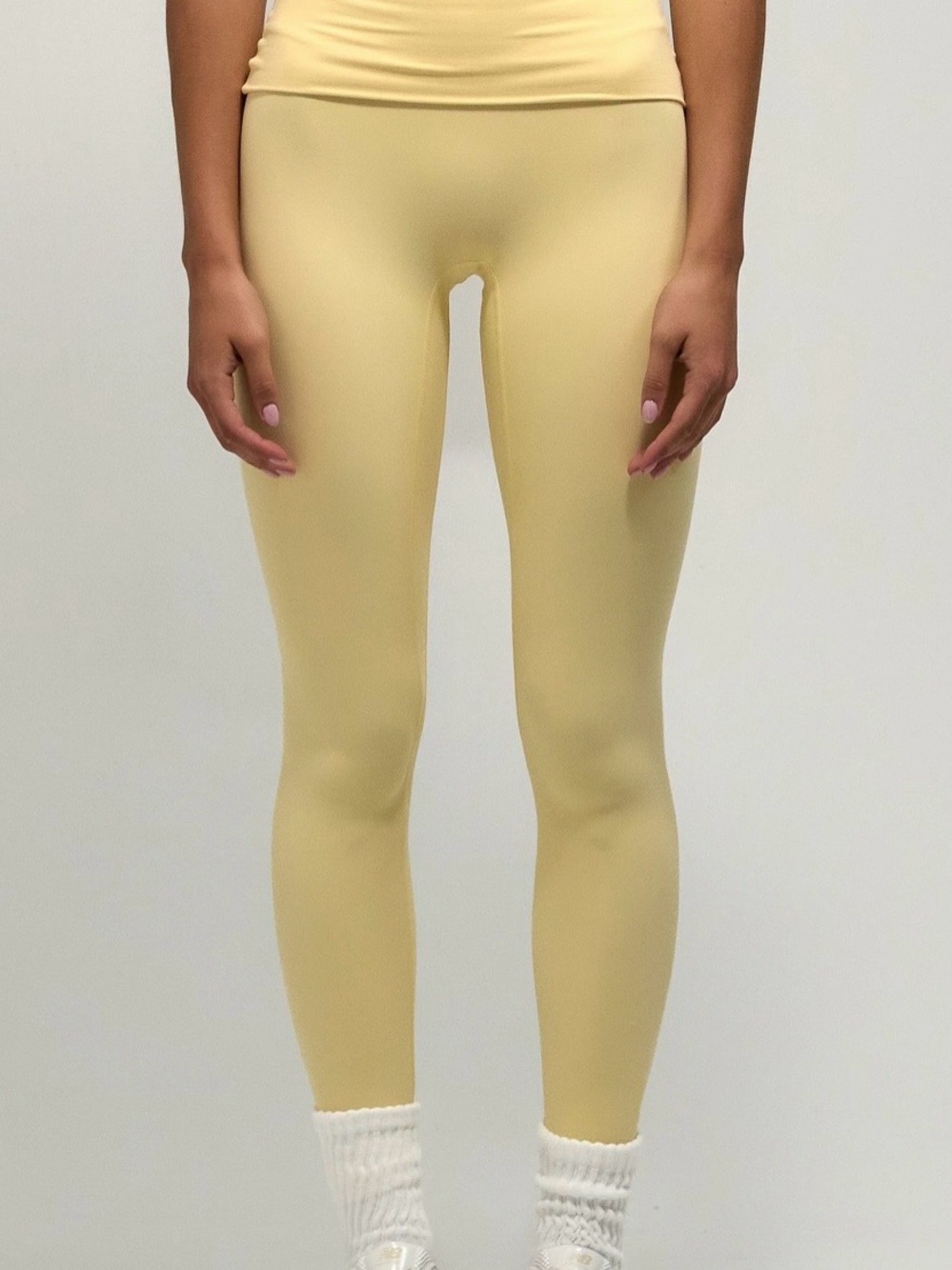 NWT FANCY Everyday High-Rise Leggings in Pale Yellow